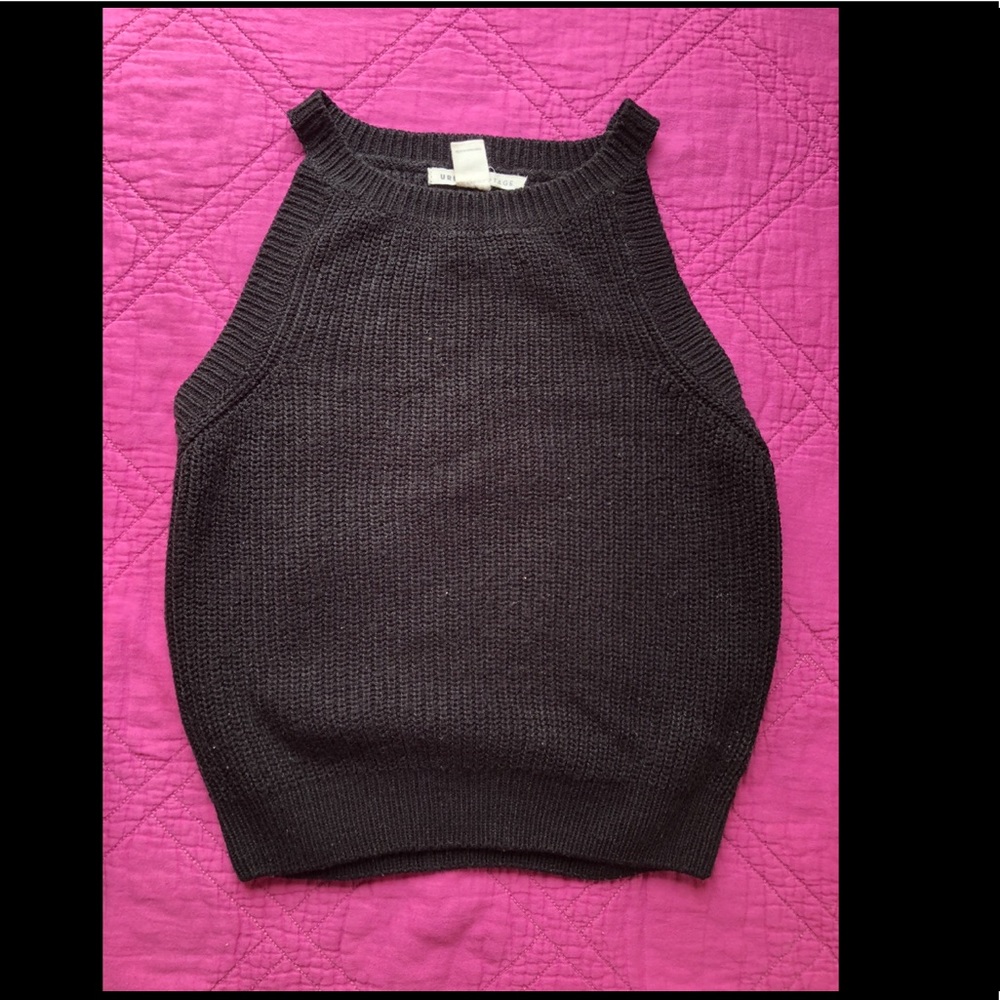 Black top no sleeves